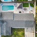 Fun Oasis! Private Pool, Hammock, Golf & Grill!