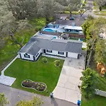 Fun Oasis! Private Pool, Hammock, Golf & Grill!