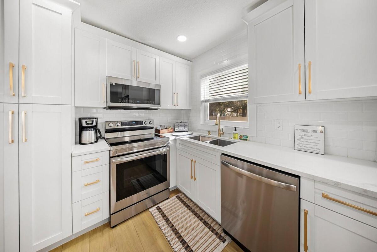 Fun Oasis! Private Pool, Hammock, Golf & Grill! Apartment Tampa