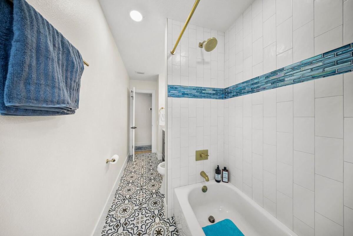 Apartment Fun Oasis! Private Pool, Hammock, Golf & Grill! Tampa