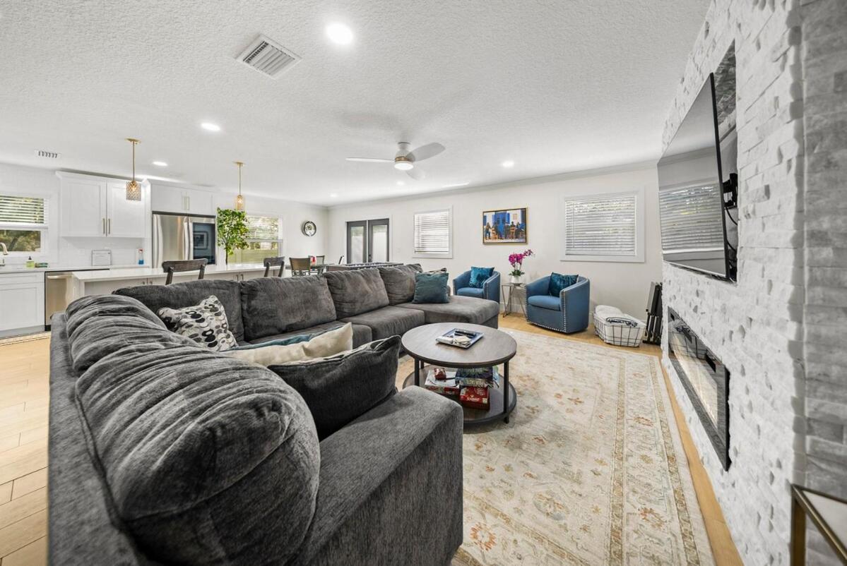 Fun Oasis! Private Pool, Hammock, Golf & Grill! Apartment Tampa