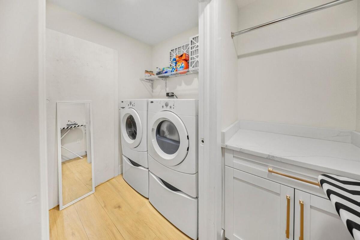 Fun Oasis! Private Pool, Hammock, Golf & Grill! Apartment