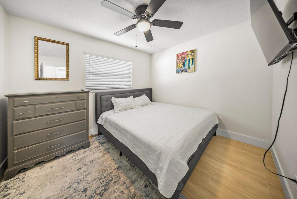 Fun Oasis! Private Pool, Hammock, Golf & Grill! * Tampa