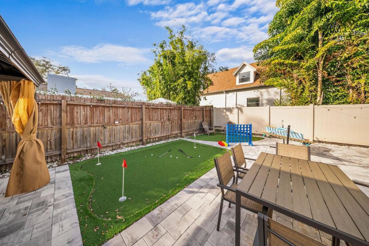 Fun Oasis! Private Pool, Hammock, Golf & Grill! Tampa