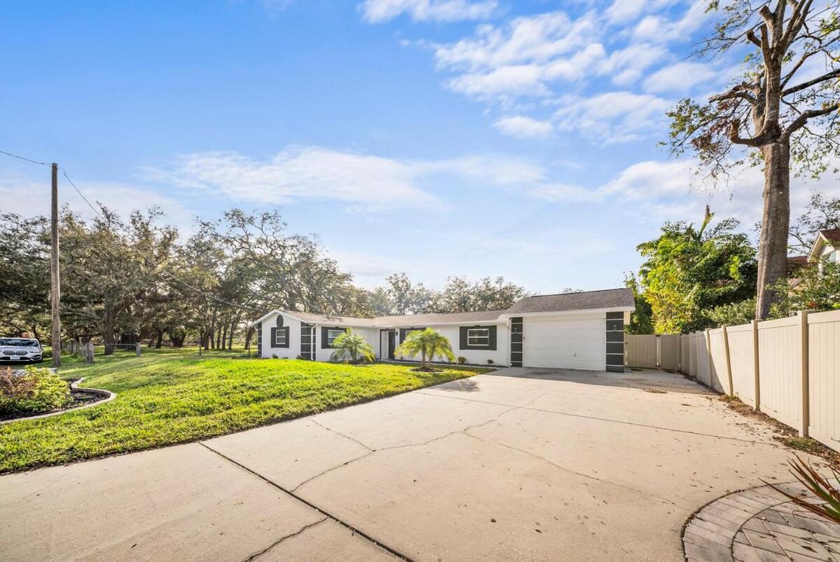 Apartment Fun Oasis! Private Pool, Hammock, Golf & Grill! *