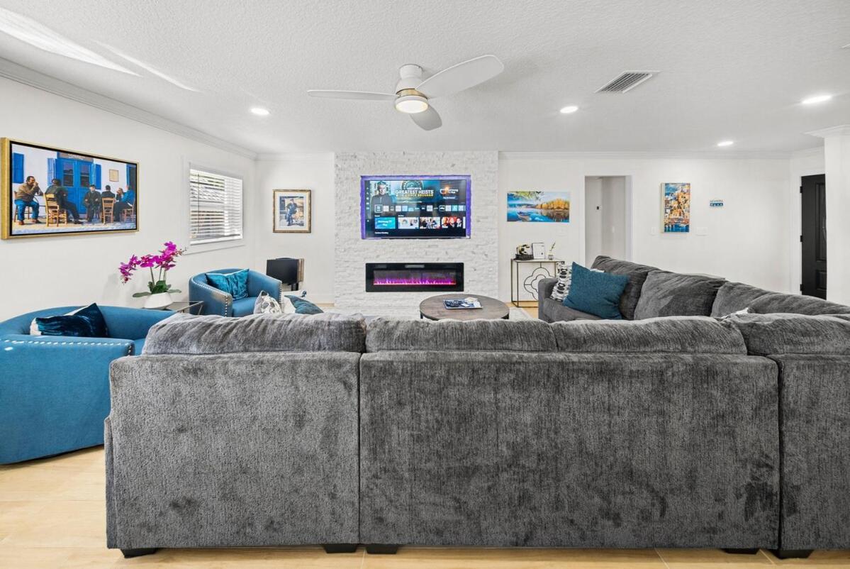 Fun Oasis! Private Pool, Hammock, Golf & Grill! *